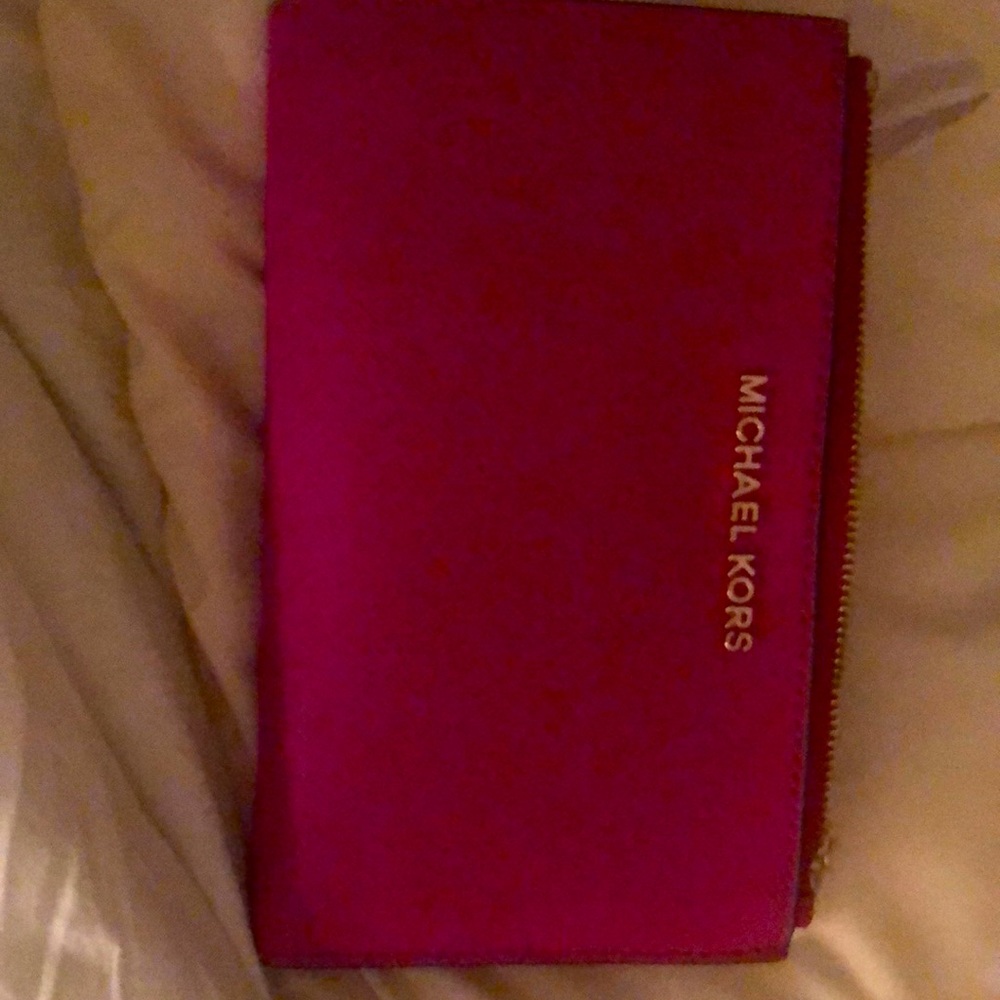 New without tags Michael Kors pink wallet